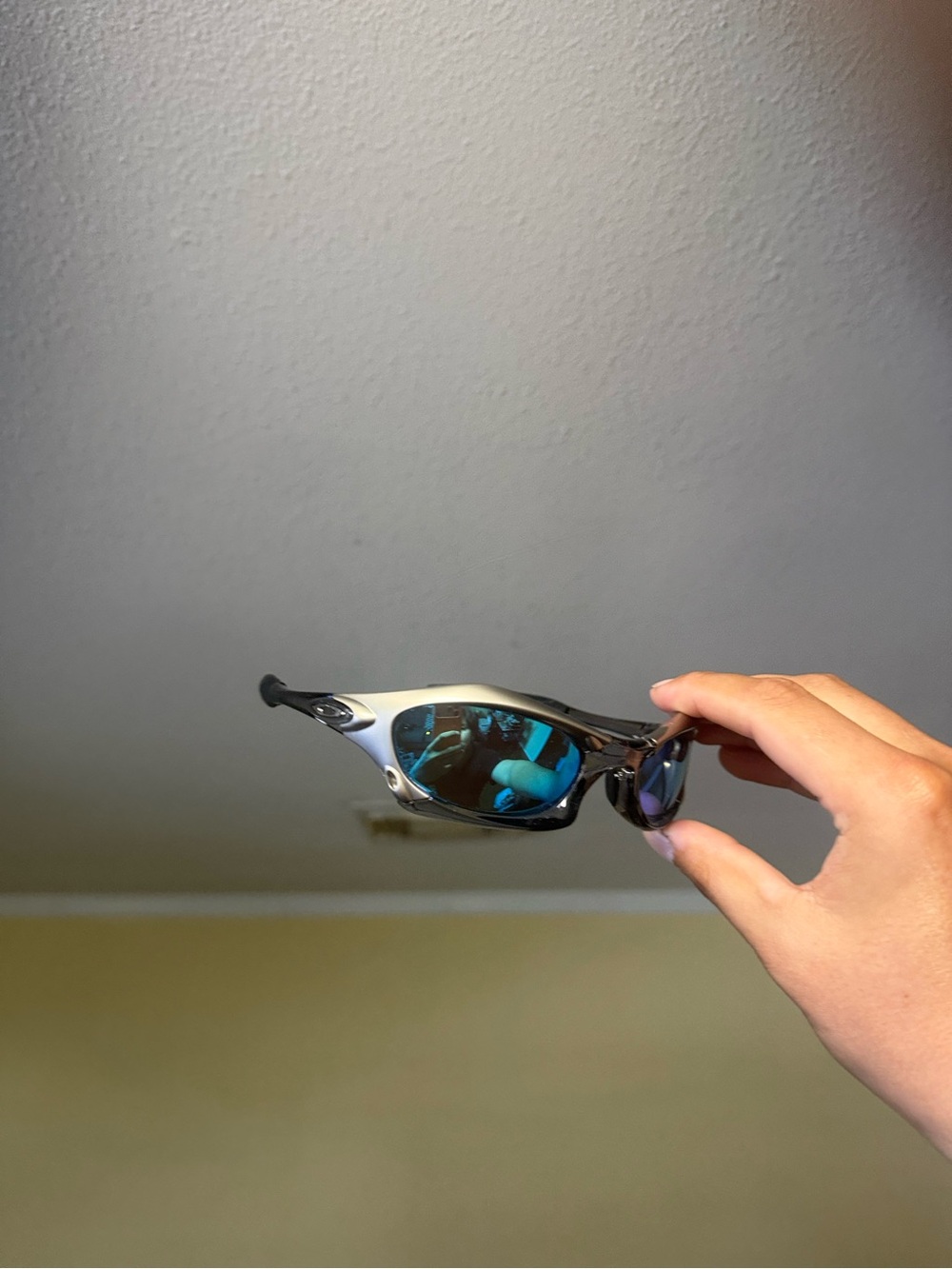 Silver Sunglasses with Blue Mirrored Lenses - o sunglasses oaksAccessory Style